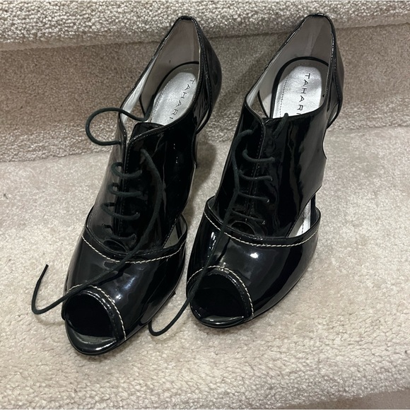 TAHARI la chéri lace up open toe stilettos, size 9 - Picture 3 of 7